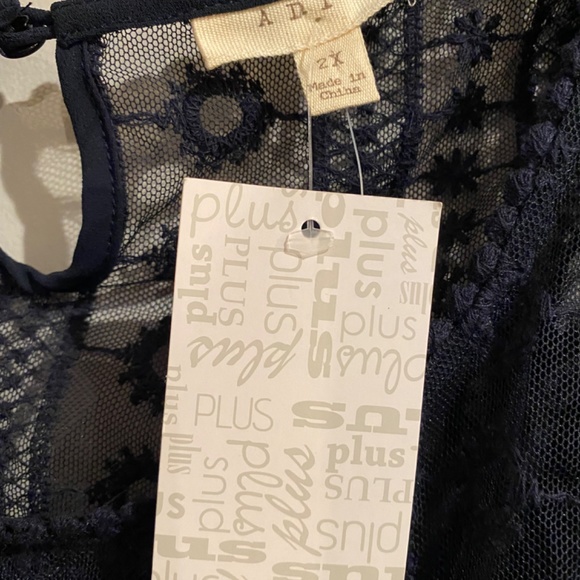 NWT Navy Blue Lace Top with Cami in Plus Size 2X - Picture 2 of 3